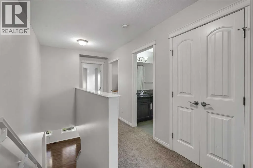 83 Copperpond Square SE