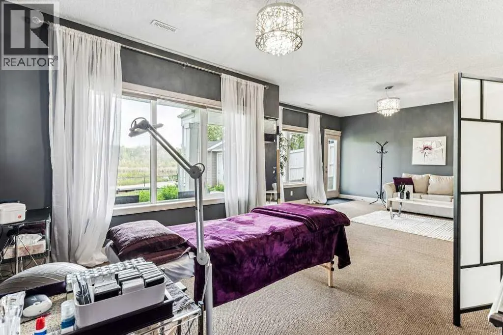 16 Royal Oak Cape NW