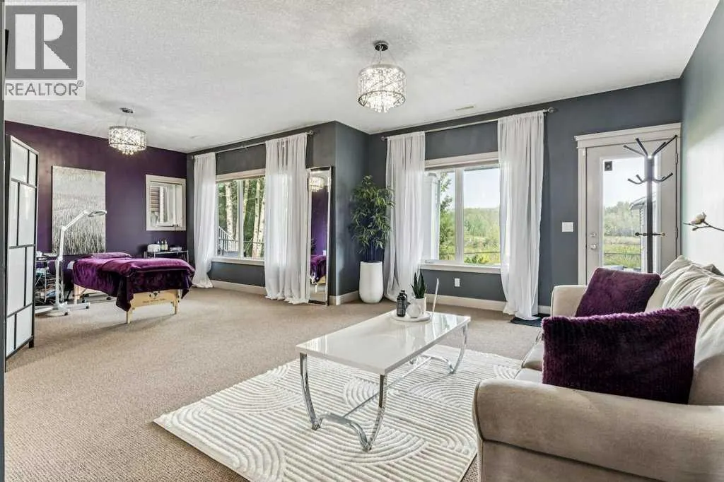 16 Royal Oak Cape NW