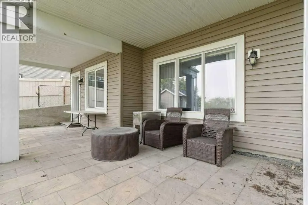 16 Royal Oak Cape NW