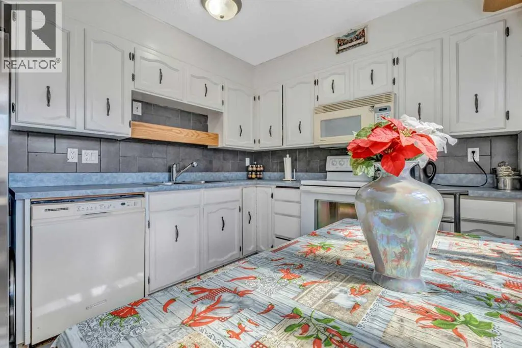 8 Pinelore Place NE
