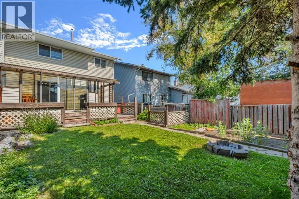 8 Pinelore Place NE