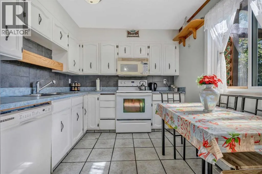 8 Pinelore Place NE