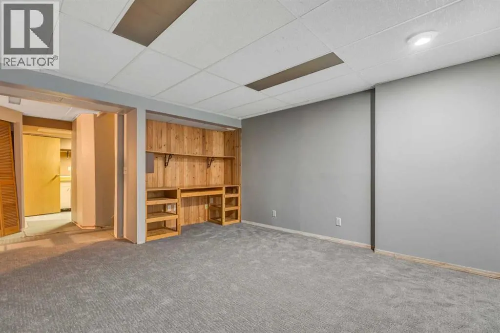 8 Pinelore Place NE