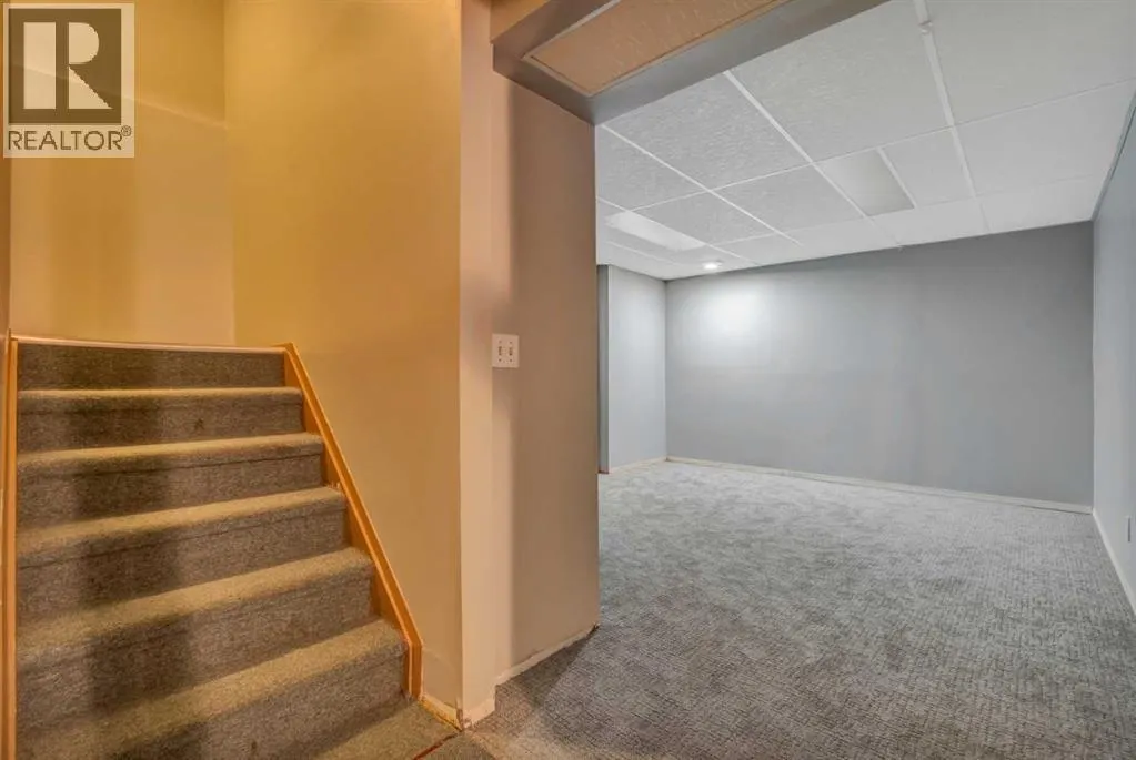 8 Pinelore Place NE