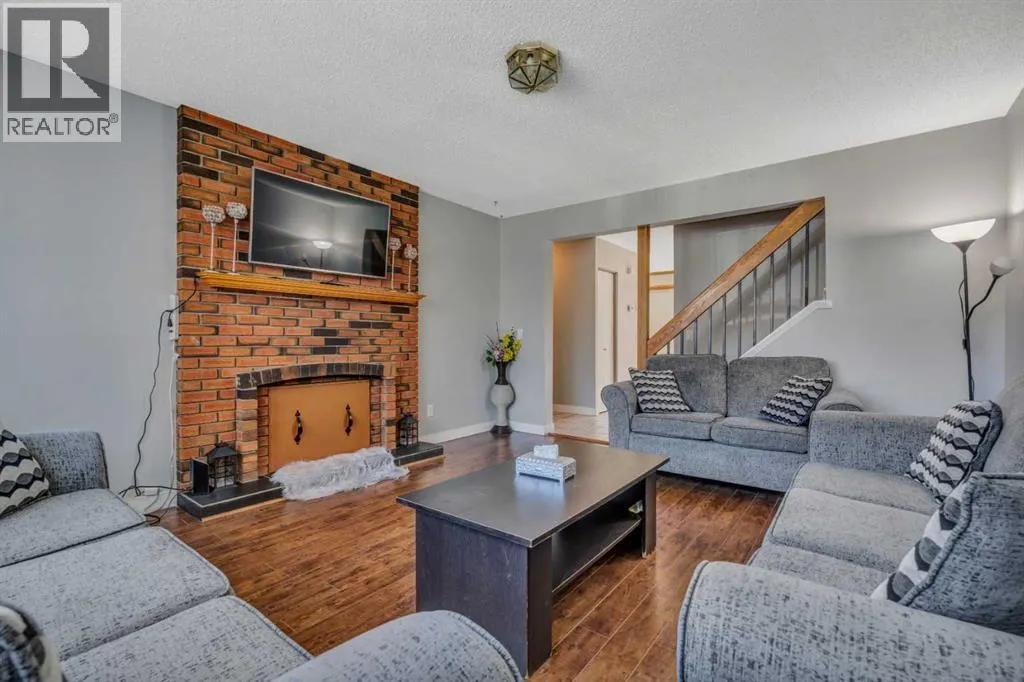 8 Pinelore Place NE