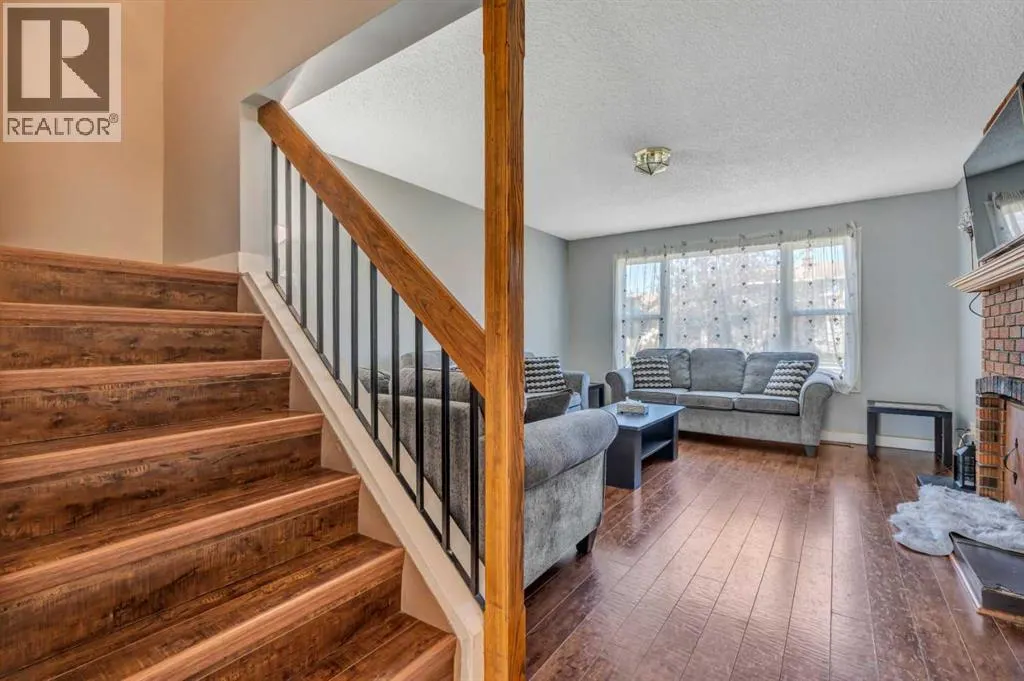 8 Pinelore Place NE