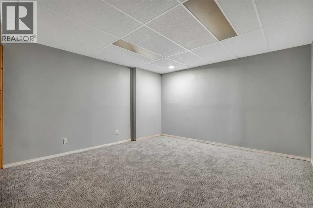 8 Pinelore Place NE