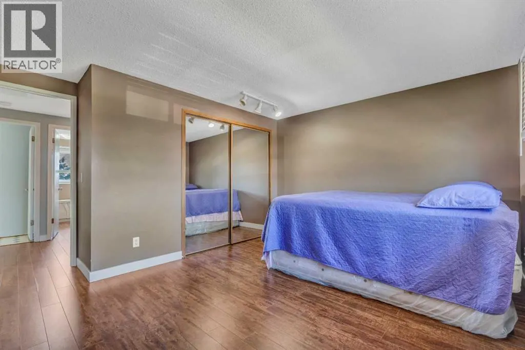 8 Pinelore Place NE
