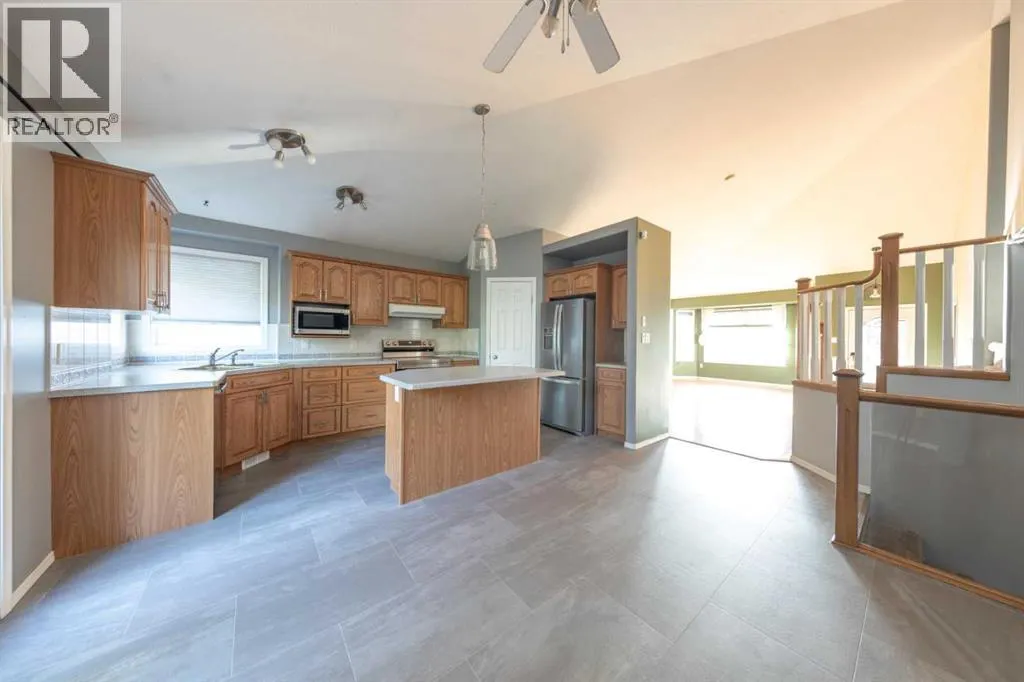 3106 65 Ave