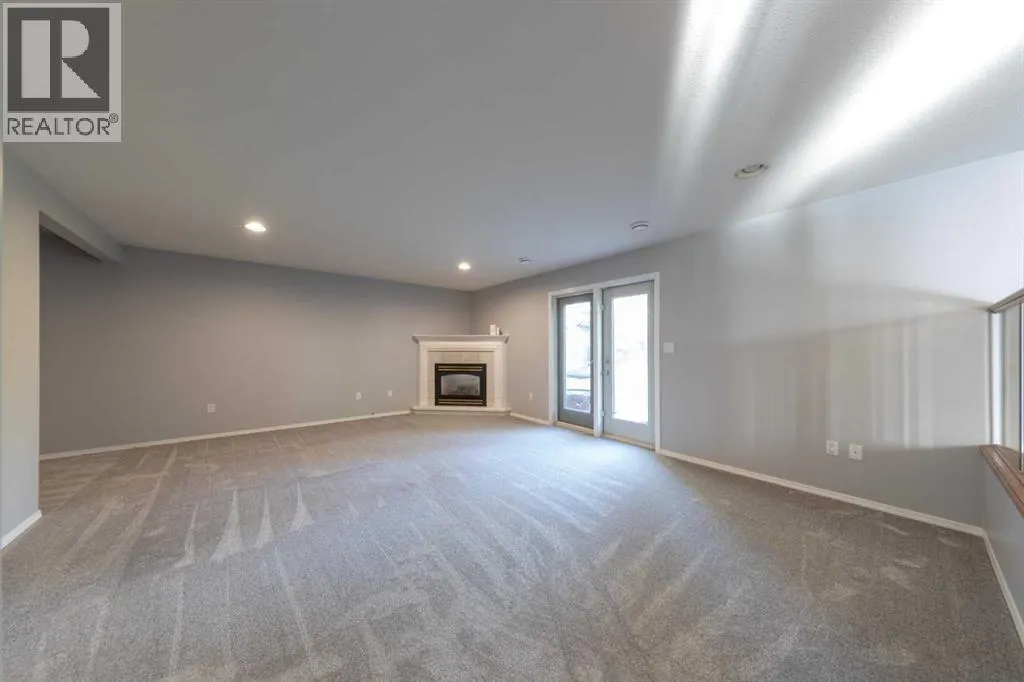 3106 65 Ave