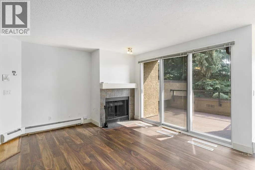 3, 207 Village Terrace SW