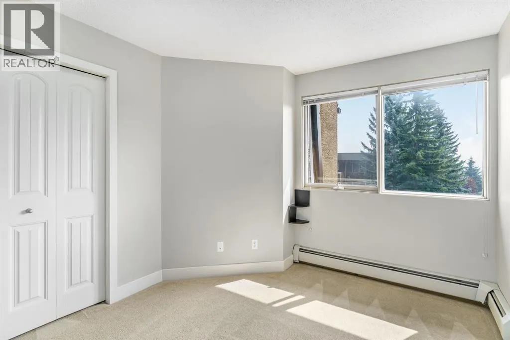 3, 207 Village Terrace SW