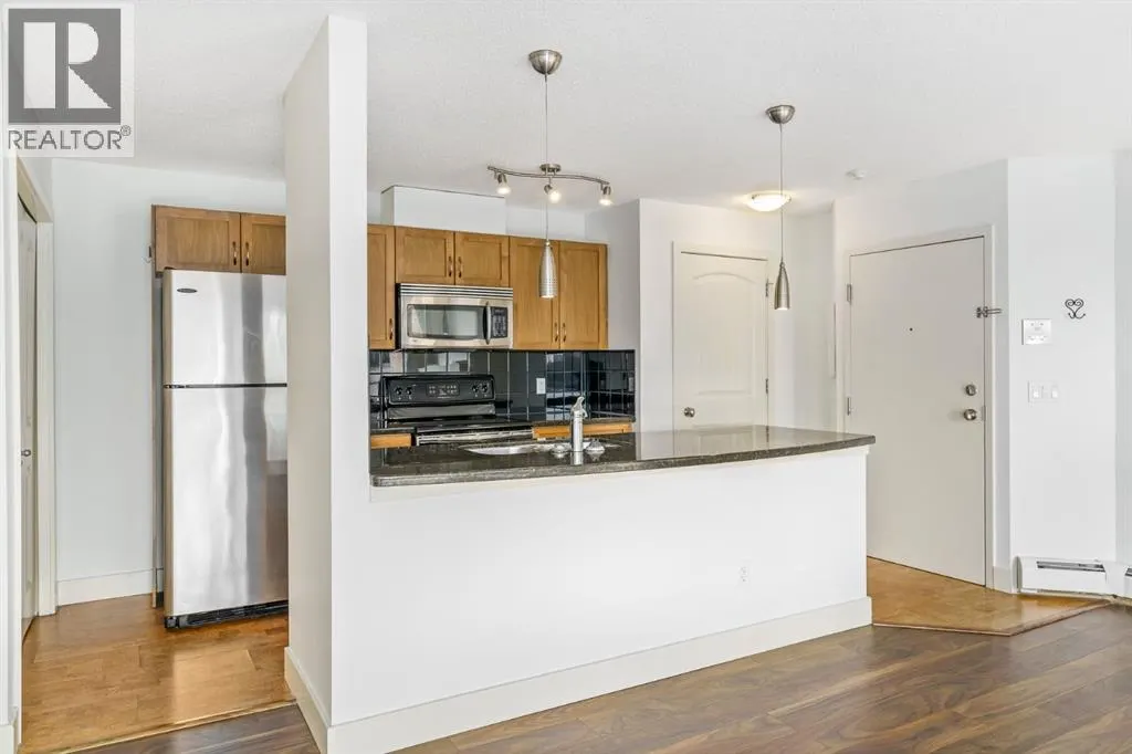 3, 207 Village Terrace SW