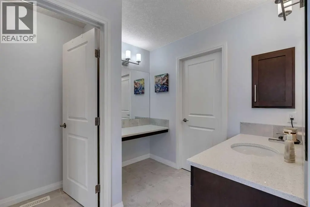 223 Auburn Meadows Crescent SE