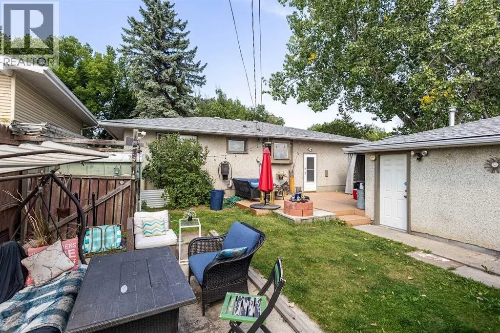 74 Armstrong Crescent SE