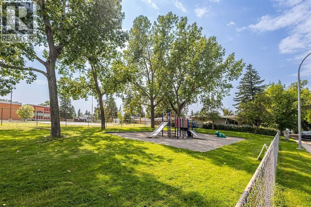 74 Armstrong Crescent SE