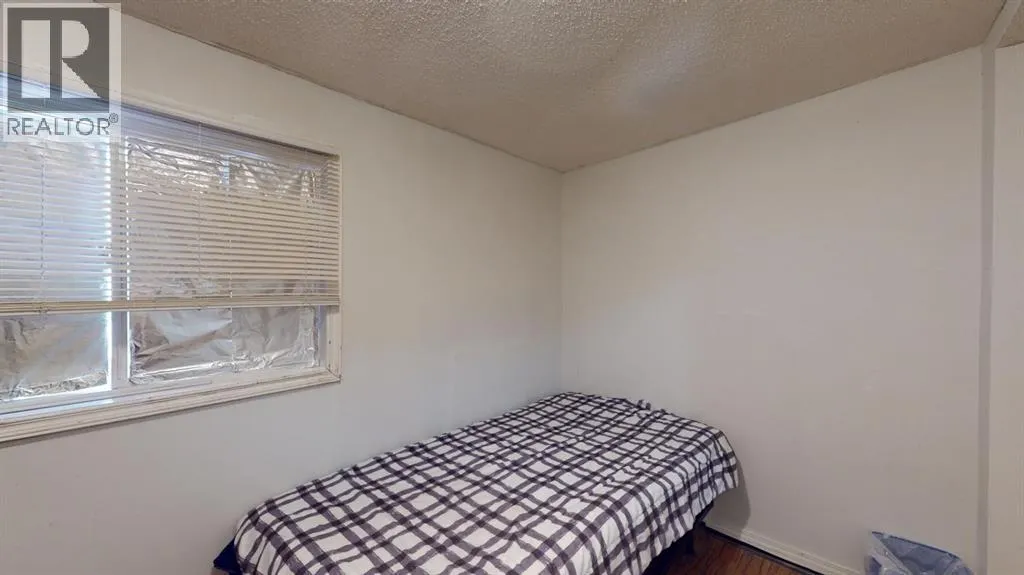 301 Grenfell Crescent
