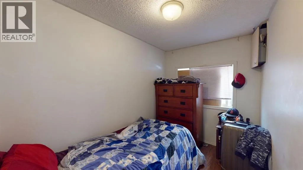 301 Grenfell Crescent