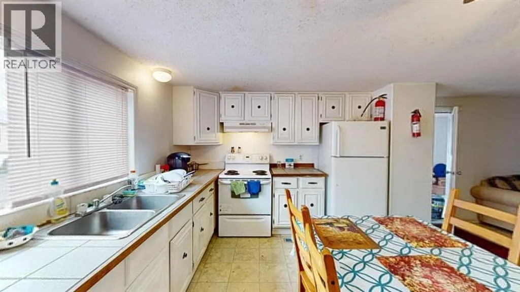301 Grenfell Crescent