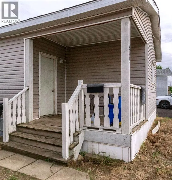 301 Grenfell Crescent