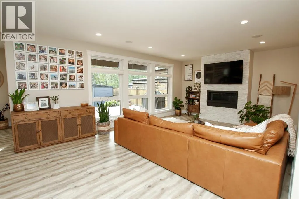 10 Regal Court