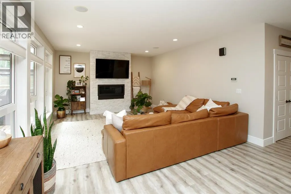 10 Regal Court