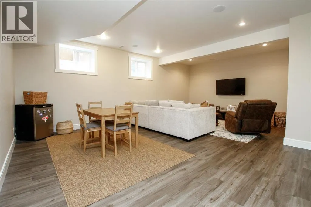 10 Regal Court