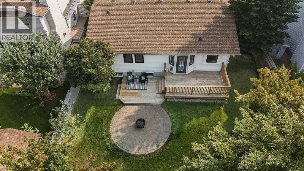 16 Dunham Close