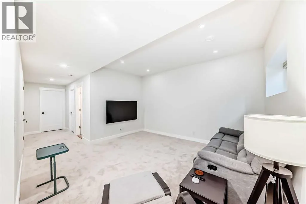 8 silverton glen Green SW