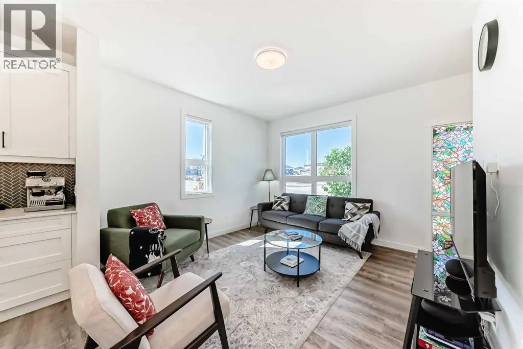 8 silverton glen Green SW