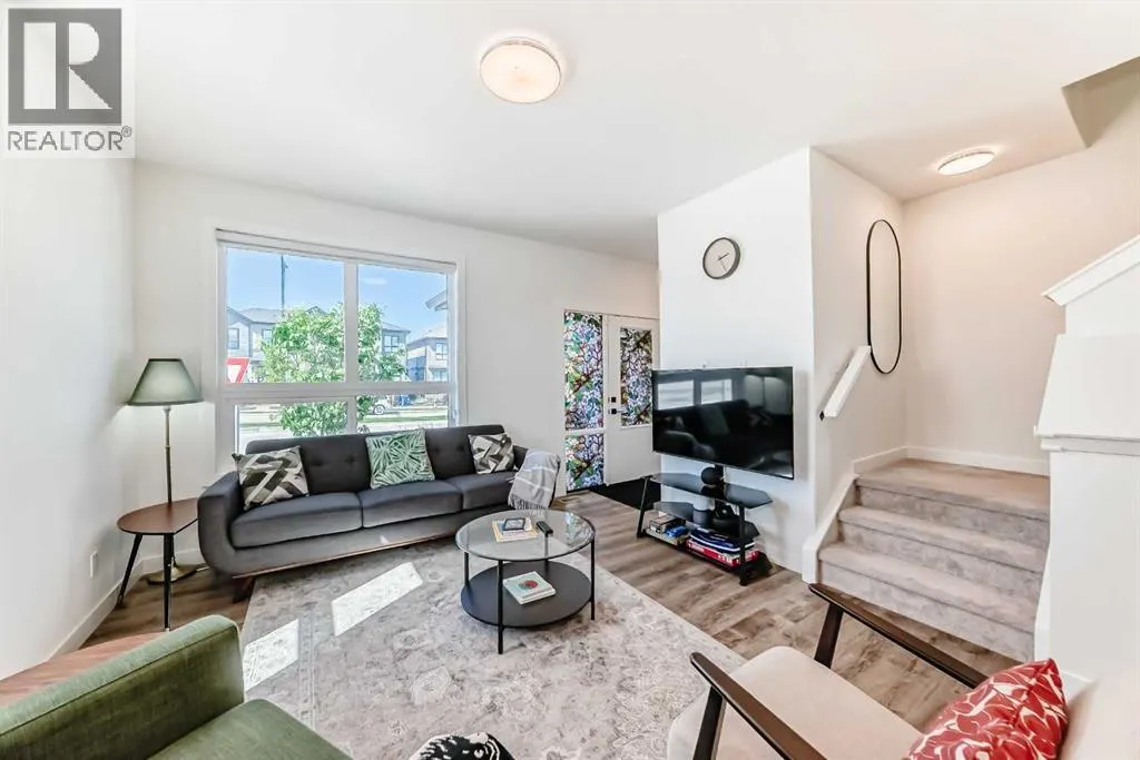8 silverton glen Green SW