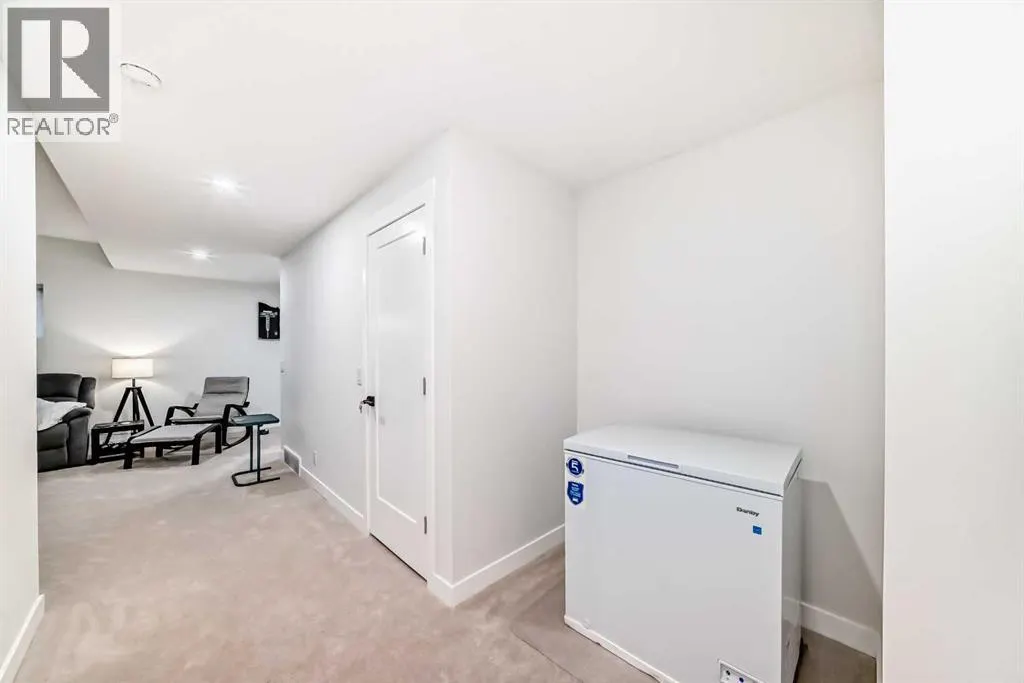 8 silverton glen Green SW