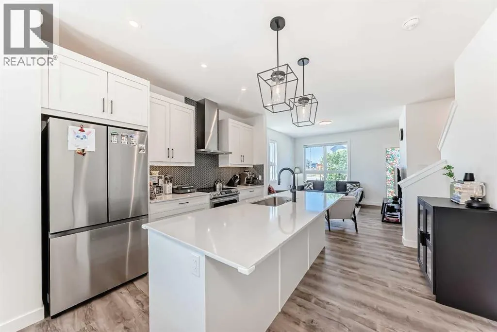 8 silverton glen Green SW