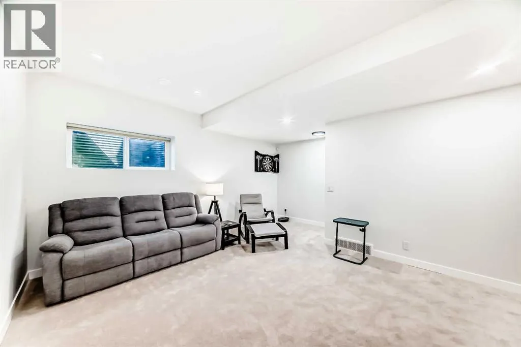 8 silverton glen Green SW