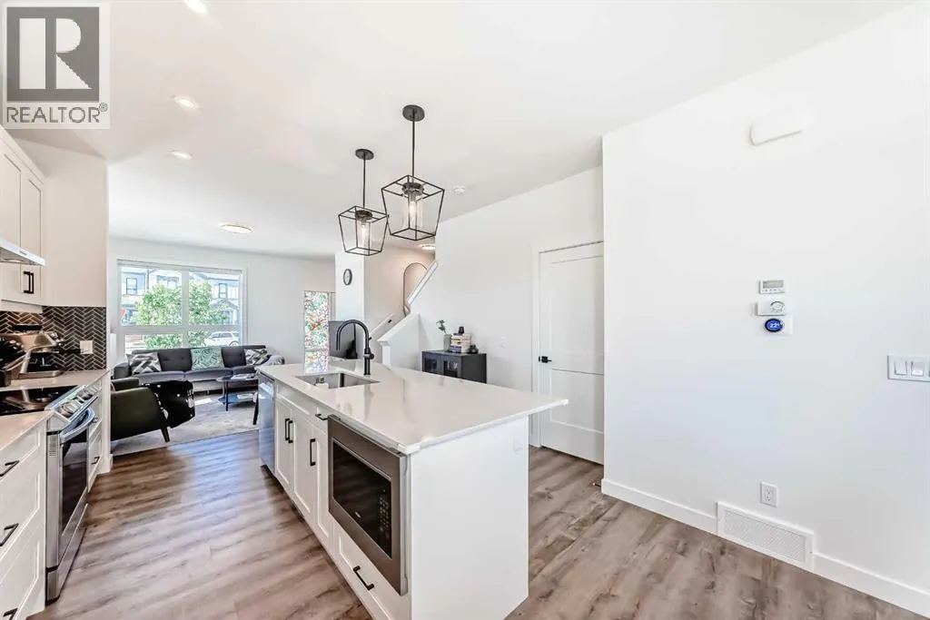 8 silverton glen Green SW