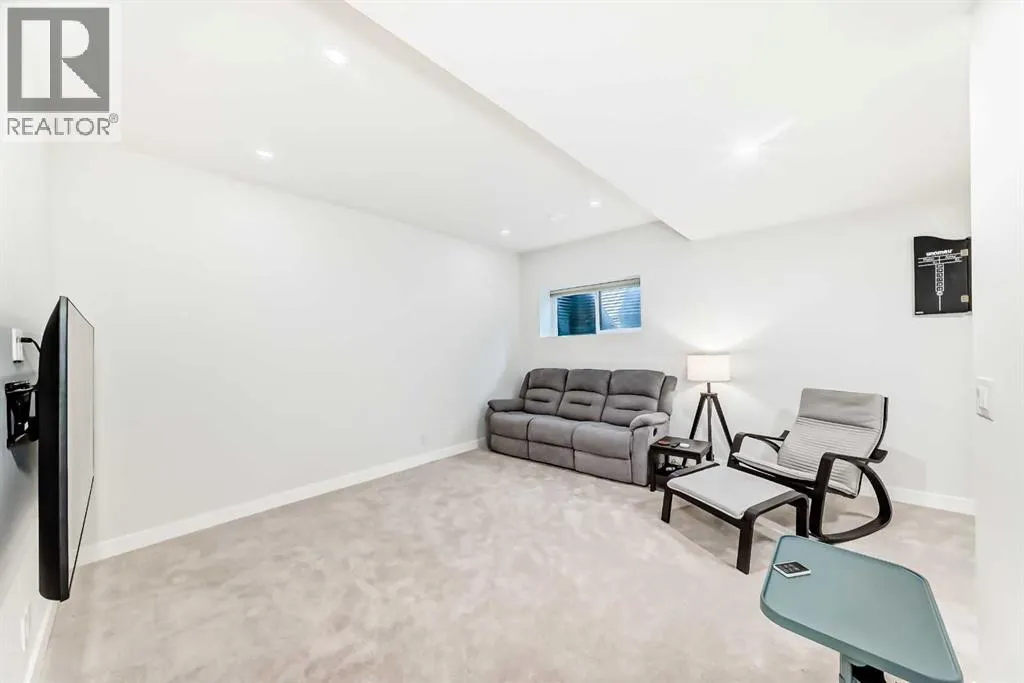 8 silverton glen Green SW