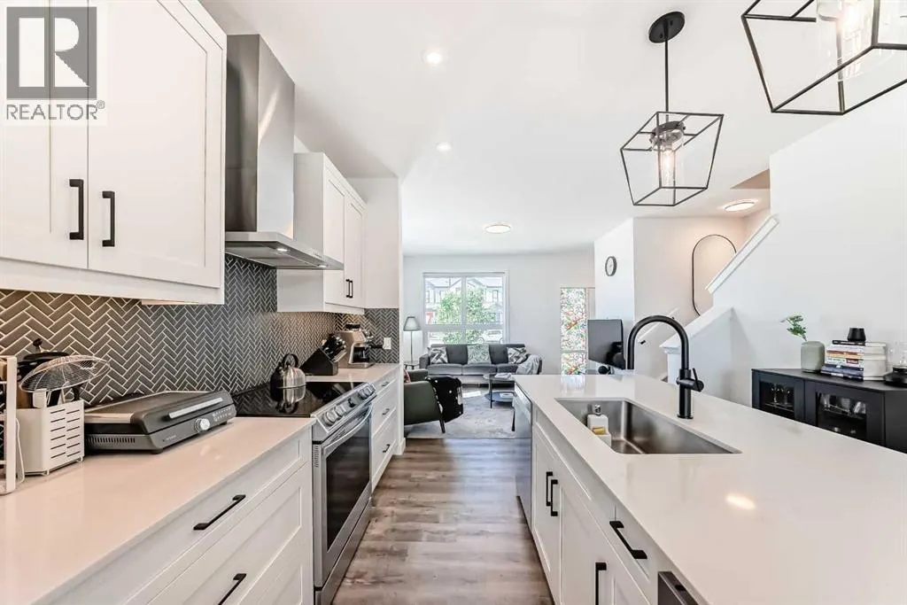 8 silverton glen Green SW