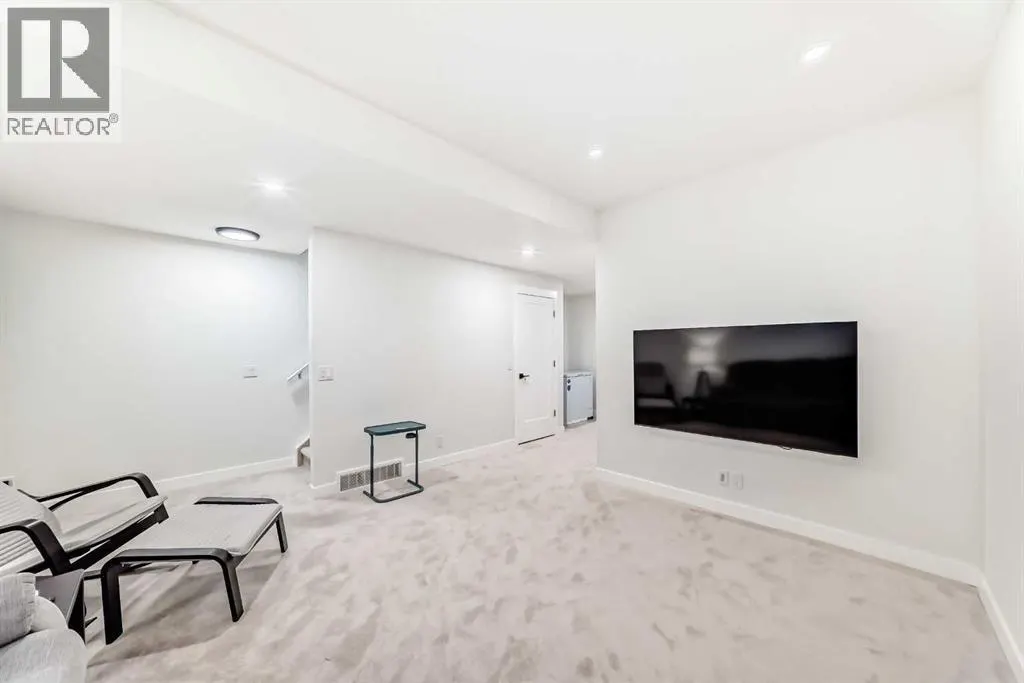 8 silverton glen Green SW
