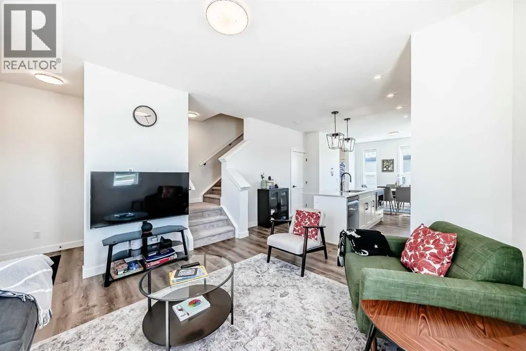 8 silverton glen Green SW