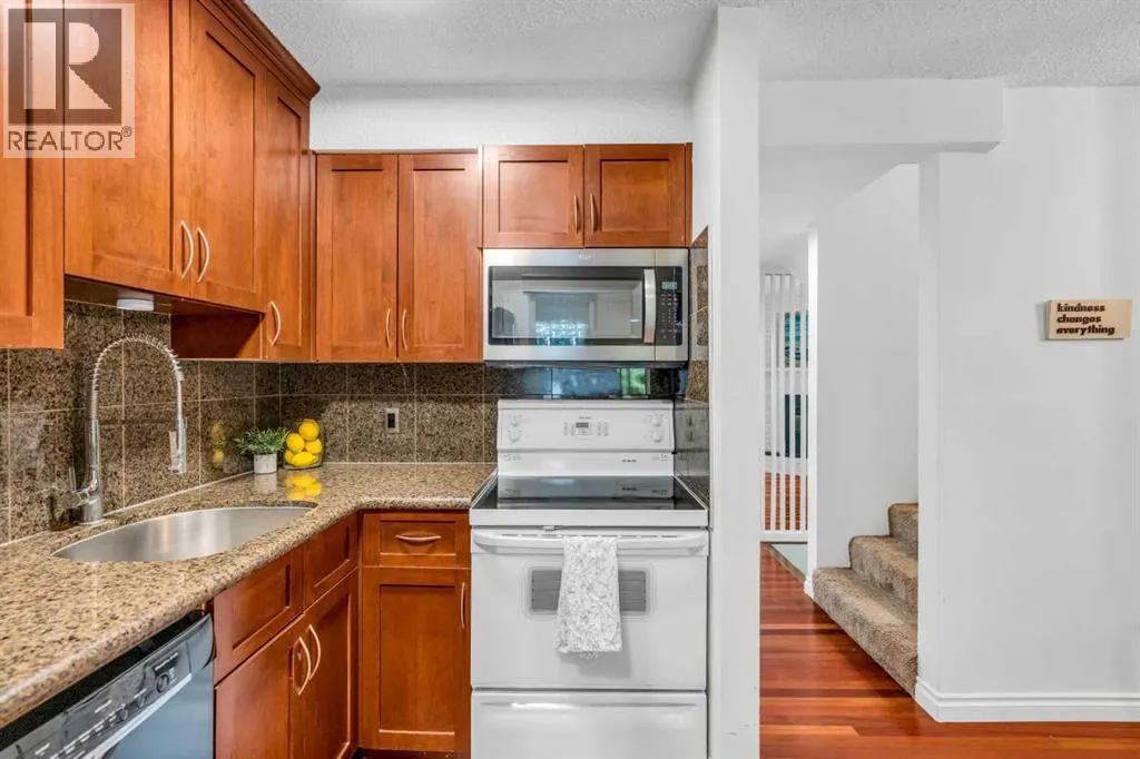 10, 803 Varsity Estates Drive NW
