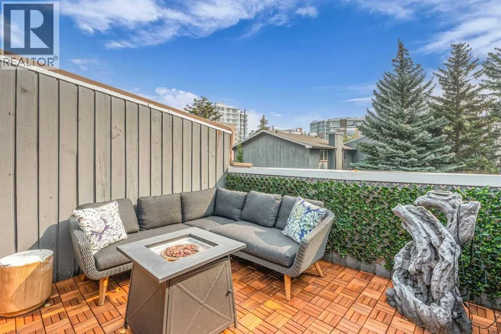 10, 803 Varsity Estates Drive NW