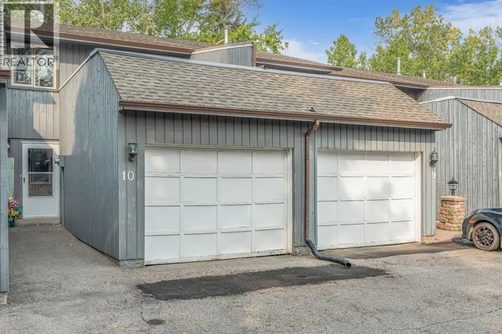 10, 803 Varsity Estates Drive NW