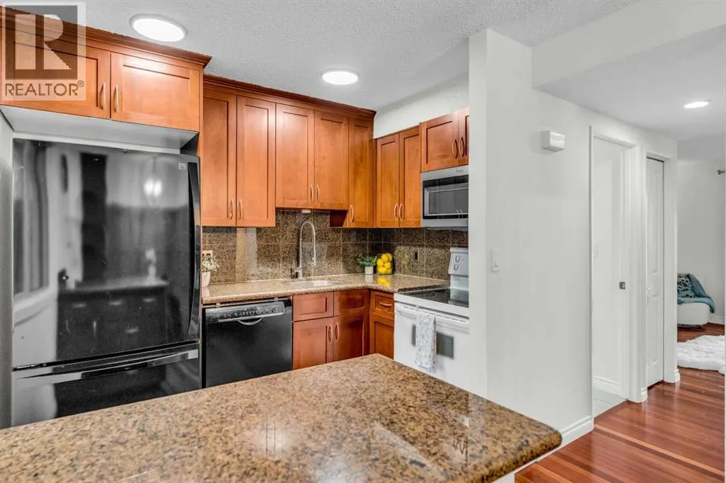 10, 803 Varsity Estates Drive NW