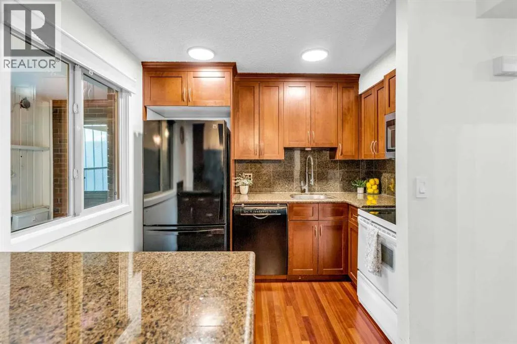 10, 803 Varsity Estates Drive NW