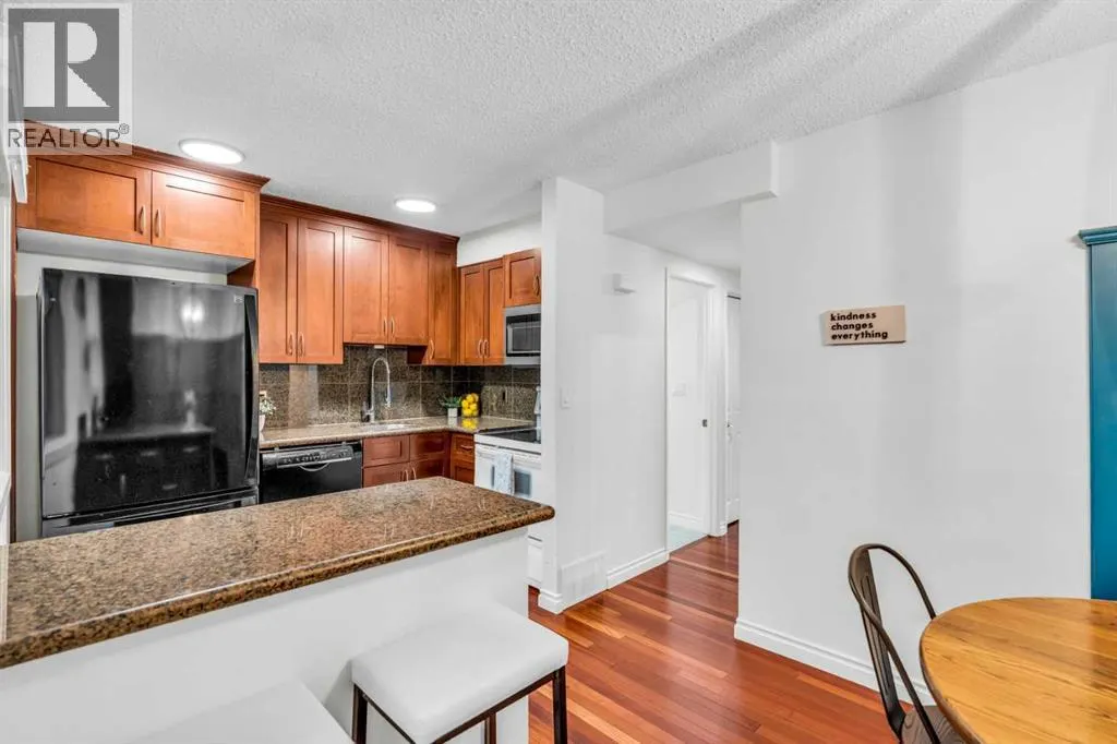 10, 803 Varsity Estates Drive NW