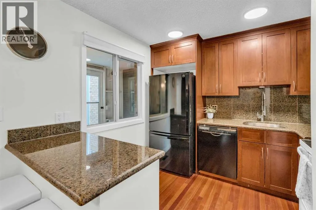 10, 803 Varsity Estates Drive NW