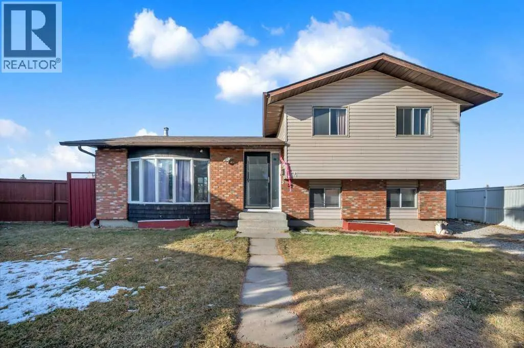 64 Castledale Crescent NE