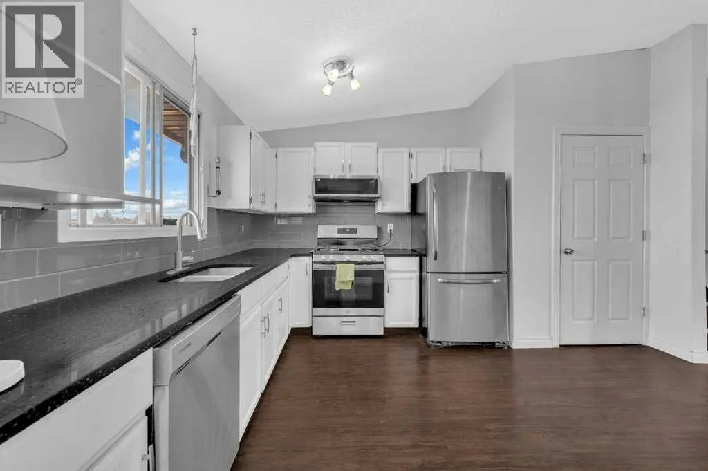 64 Castledale Crescent NE