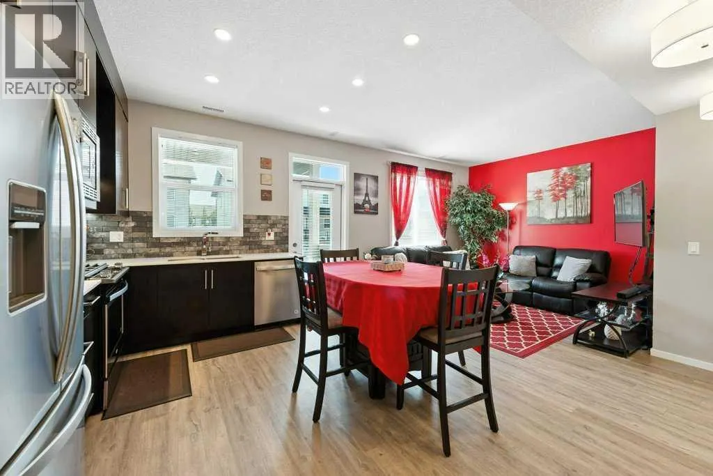 201, 120 Redstone Walk NE